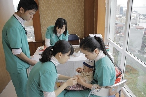 Cha mẹ cần đưa bé tới bệnh viện khi có các dấu hiệu viêm tiểu phế quản để điều trị hiệu quả