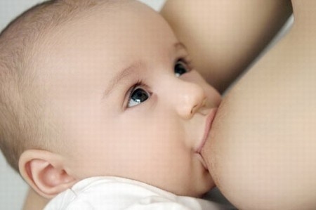 Làm gì để sữa mẹ về đủ và đều?
