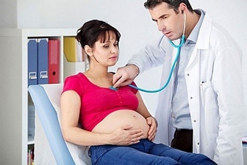 Khi nghi ngờ mắc bệnh lao phổi, thai phụ cần đi khám để được chẩn đoán đúng bệnh