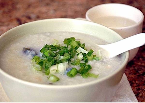 Cháo hành có tác dụng giảm cảm, chữa bệnh cúm rất hiệu quả