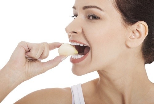 Nếu đang sử dụng tỏi để tăng cường khả năng miễn dịch, hãy hỏi ý kiến bác sĩ