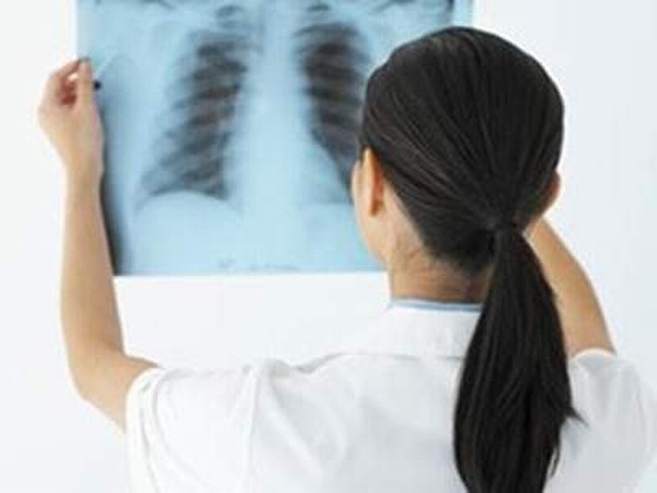 Bạn nên đến cơ sở chuyên khoa để thăm khám khi nghi ngờ xơ phổi