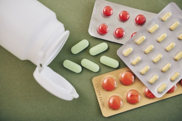 Điều trị viêm xoang bằng các loại thuốc theo chỉ định của bác sĩ để cải thiện tình trạng viêm