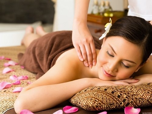 Mát xa giúp giảm các triệu chứng đau, viêm khó chịu ở cổ