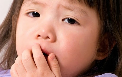 Trẻ bị khàn tiếng phải làm sao