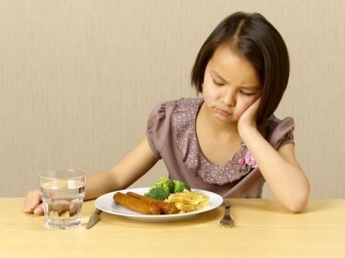 Không ăn đủ chất dinh dưỡng có thể gây viêm cơ ngón tay
