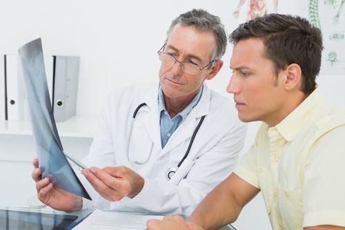 Bạn nên đến cơ sở chuyên khoa để được thăm khám khi mắc xơ phổi