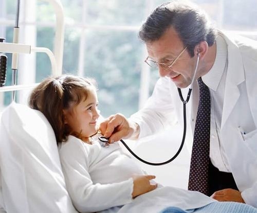 Bạn cần đến cơ sở chuyên khoa để được thăm khám và điều trị khi mắc bệnh hen suyễn