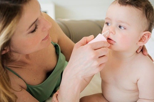 Rửa mũi cho trẻ cần đúng cách