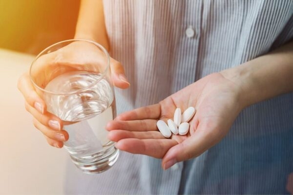 Điều trị nội khoa bằng một số loại kháng sinh, kháng viêm, giảm sung huyết...