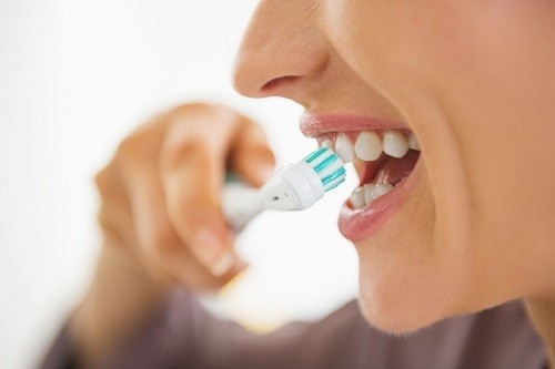 Nguyên nhân chảy máu chân răng thường là liên quan tới răng miệng