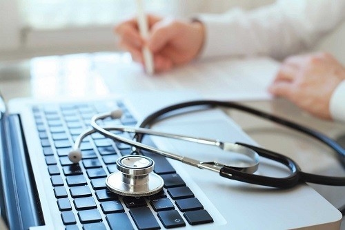 Nấc cụt kéo dài hơn 48 giờ hoặc tái phát theo chu kỳ thường có bệnh lý đi kèm hay tiềm ẩn, cần thăm khám và điều trị sớm.