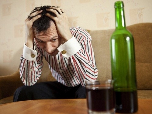 Nghiện rượu là một trong những yếu tố làm tăng nguy cơ ung thư vòm họng