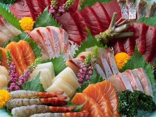 Trong tôm cá giàu can xi, protein và đặc biệt là có chứ nhiều kẽm – các chất cần thiết để lành vết loét.