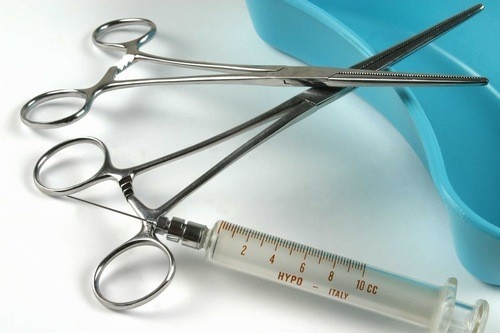 Người bệnh sẽ được chỉ định sinh thiết u kết hợp với chụp X-quang, CT nhằm quan sát hình ảnh ung thư lưỡi, đánh giá tình trạng di căn bệnh