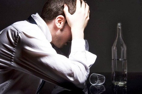 Những người trên 40 tuổi hoặc có yếu tố nguy cơ mắc bệnh như nghiện rượu, thuốc lá cần tiến hành tầm soát ung thư dạ dày sớm