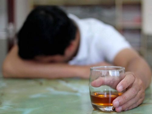 Những người nghiện rượu, hút thuốc lá... có nhiều nguy cơ mắc bệnh ung thư đại tràng