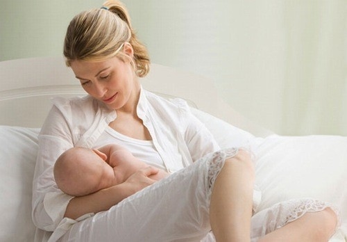 Cách cho bé bú đúng cách &#8211; mẹ sau sinh nên biết