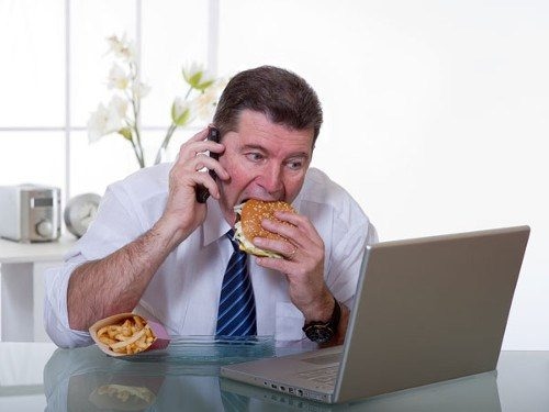 Do thức ăn hoặc chế độ ăn không khoa học là nguyên nhân gây ra chứng co thắt dạ dày