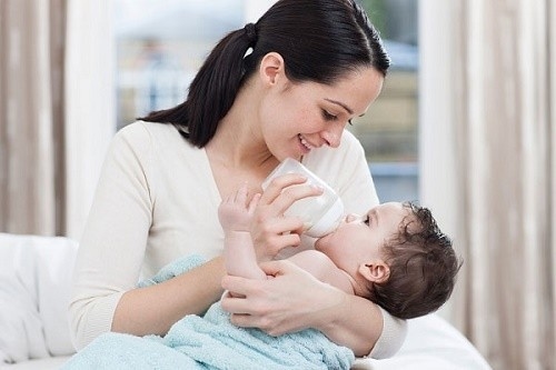 Với những người phụ nữ không cho con bú, khoảng 40% phụ nữ có kinh trở lại sau 6 tuần