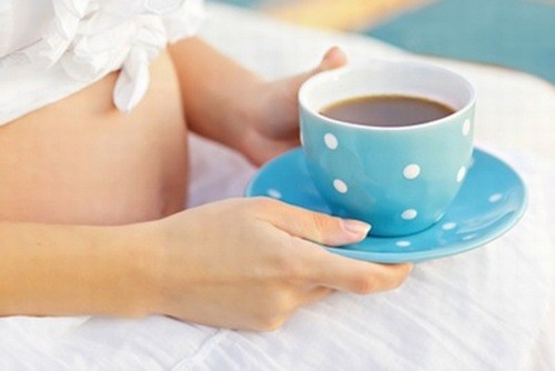 Hạn chế uống cà phê trong thai kỳ.