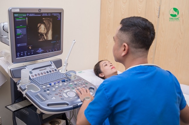 Nếu hiện tượng đau xương mu đến sớm hoặc trở nên trầm trọng, mẹ bầu cần tới bệnh viện thăm khám để được xử trí phù hợp