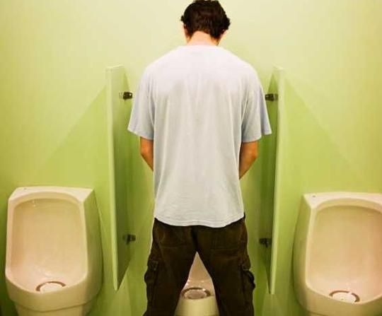 Khi cơ thể đi tiểu vượt quá 8 lần/ngày là biểu hiện của đi tiểu nhiều lần trong ngày.