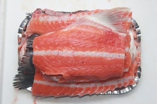 Xương cá hồi giàu canxi