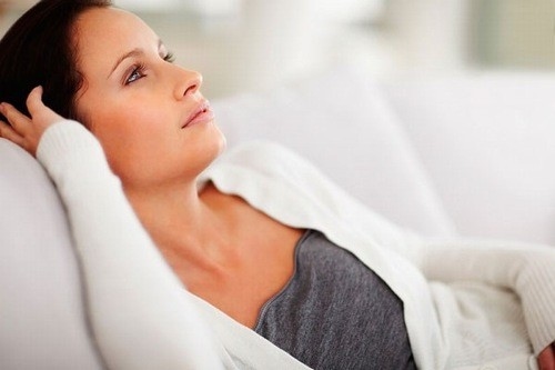 Chảy máu đau rát sau khi quan hệ là một trong những dấu hiệu.