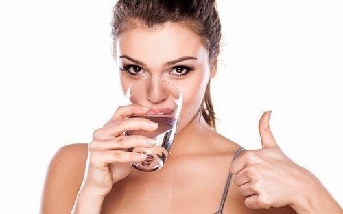 Uống nhiều nước hỗ trợ tiêu hóa tốt hơn