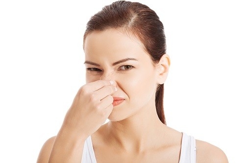 Huyết trắng có mùi hôi là bệnh gì?