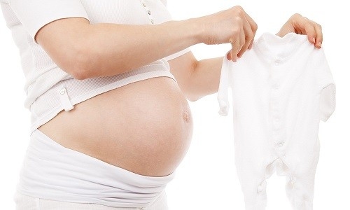 Mẹ bầu đã trở nên khá nặng nề, mẹ bầu cần chuẩn bị sẵn sàng những đồ dùng cần thiết chuẩn bị chờ bé chào đời