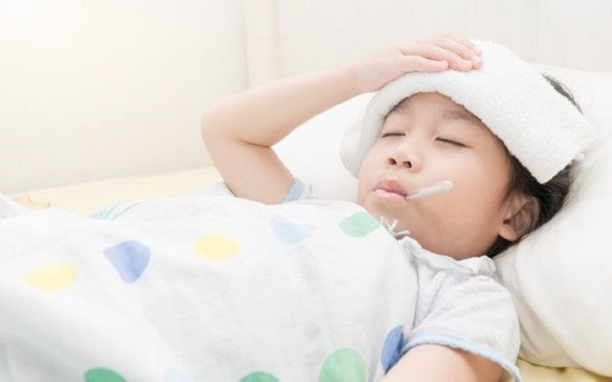 Góc giải đáp: Trẻ sốt ớn lạnh ba mẹ cần phải làm những gì?