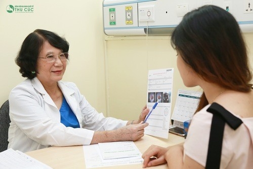 Khi có những biểu hiện, bạn nữ không nên chủ quan, cần phải đi khám ngay lập tức.