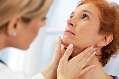 Khi có dấu hiệu u nang tuyến giáp, người bệnh cần được thăm khám điều trị kịp thời hiệu qua