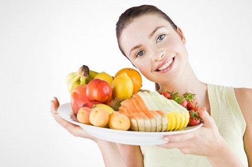 Bạn nữ nên tăng cường ăn uống đầy đủ.
