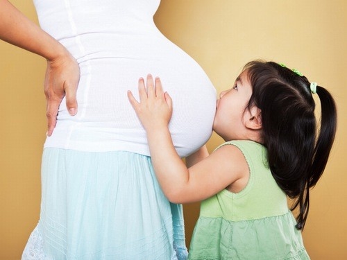 Ngoài quan tâm tới số lần sinh mổ, bạn cũng nên chú ý đến khoảng cách giữa 2 lần sinh. 