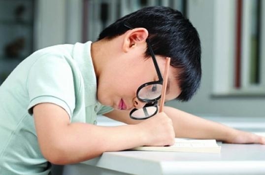 cách điều trị tật cận thị ở trẻ