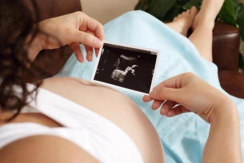 Siêu âm đầu dò giúp mẹ bầu nắm được rõ hơn sự phát triển của thai nhi.