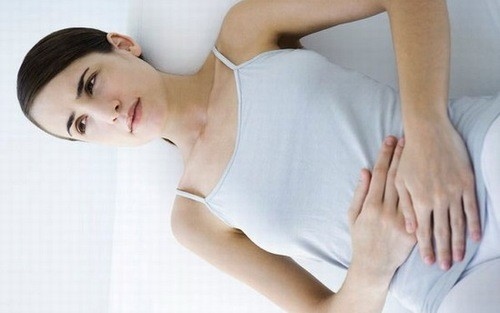 Bạn nữ thường chủ quan cho rằng dấu hiệu bất thường vùng kín không nghiêm trọng.