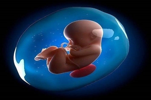  Nước ối xanh đục lẫn mủ, hôi là dấu hiệu có thể là nhiễm trùng ối.