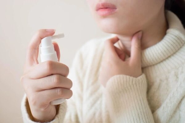 Thường xuyên lạm dụng thuốc xịt họng có thể dẫn tới viêm nhiễm