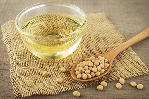 Người bị polyp đại tràng nên sử dụng những thực phẩm có hàm lượng chất béo thấp, có nguồn gốc từ thực vật như dầu mè, dầu đậu nành, dầu dừa...