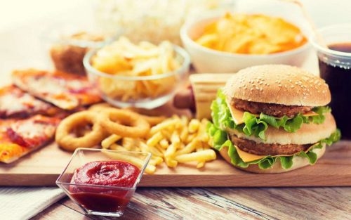 Nói không với đồ ăn nhanh và thực phẩm đóng hộp.