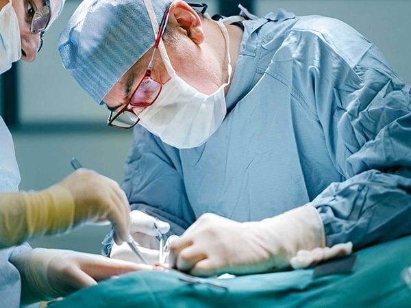 Phẫu thuật là một trong những phương pháp chính điều trị ung thư gan