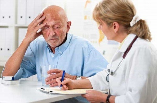Người bệnh sa sút trí tuệ cần được bác sĩ chuyên khoa thăm khám chẩn đoán và điều trị càng sớm càng tốt
