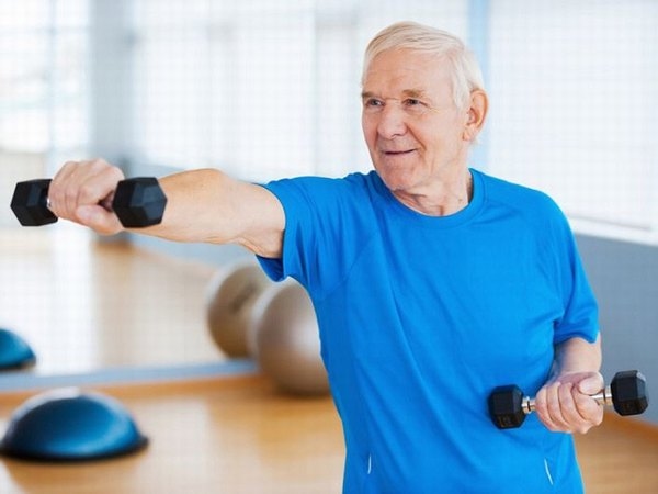 Nên vận động nhẹ nhàng hàng ngày nhằm tăng cường sức khỏe