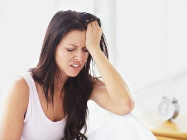 Đau nửa đầu cũng là một dấu hiệu cảnh báo bạn có nguy cơ mắc bệnh đau nửa đầu Migraine.