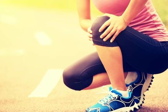 Vận động mạnh là một trong những nguyên nhân chủ yếu dẫn đến đau đầu gối