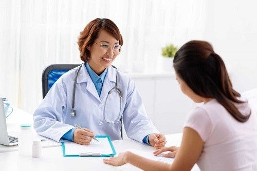 Bạn nên đến cơ sở chuyên khoa để thăm khám và được bác sĩ tư vấn cách khắc phục tốt nhất